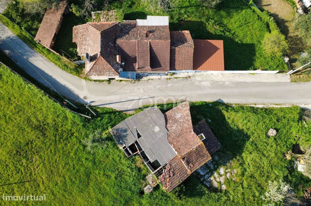 Moradia para Reabilitação com Terreno em Vermoil.