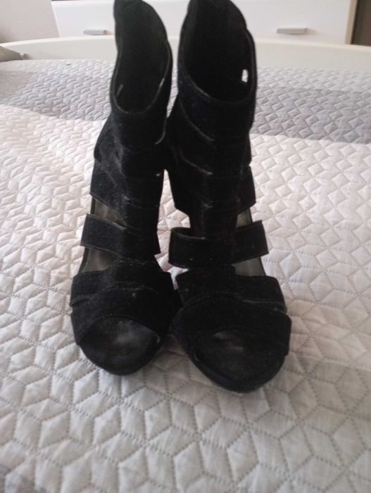 Sandálias de salto alto