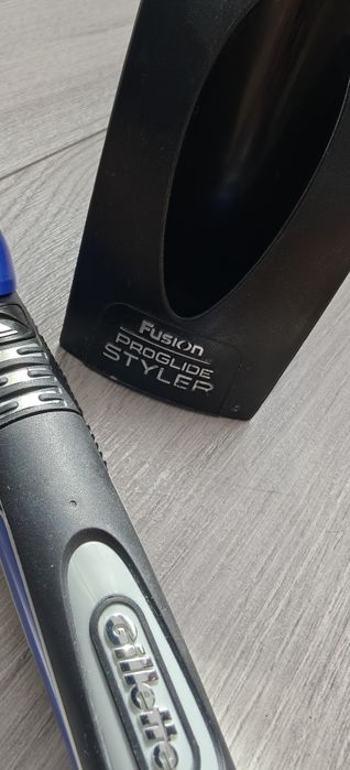 Gillette Fusion Proglide Styler ze stojakiem
