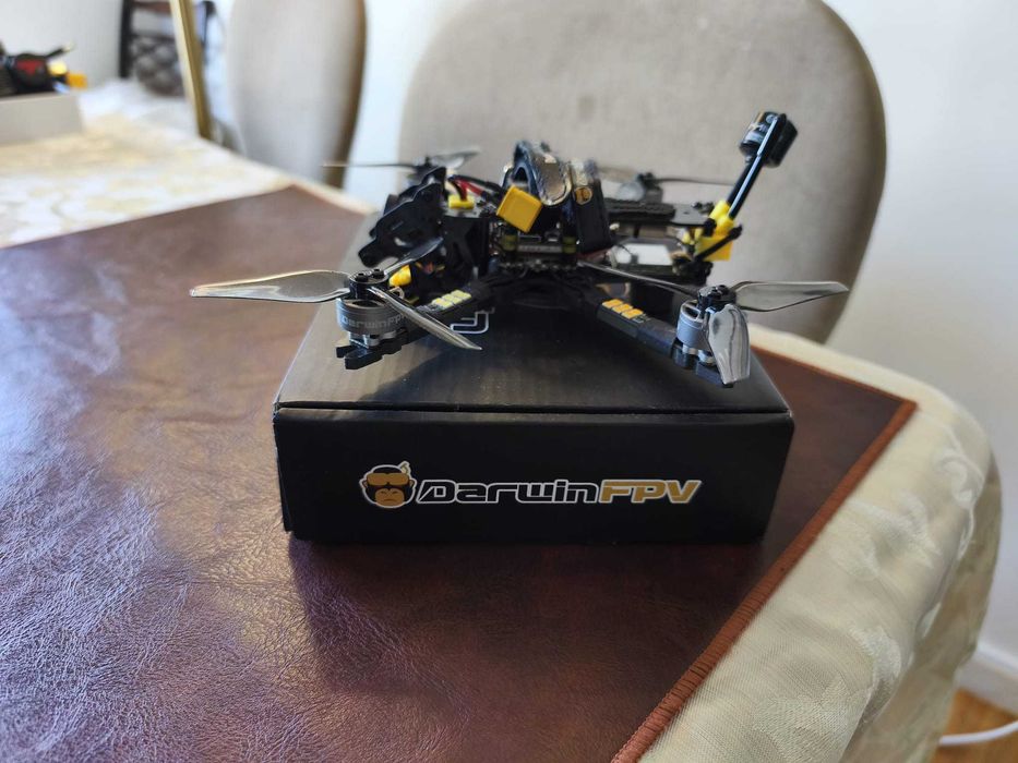 Drone FPV DarwinFPV Baby Ape II Analógico ( 4S )+ Upgrade Câmara Caddx Baby Ratel 2 + Antena RHCP