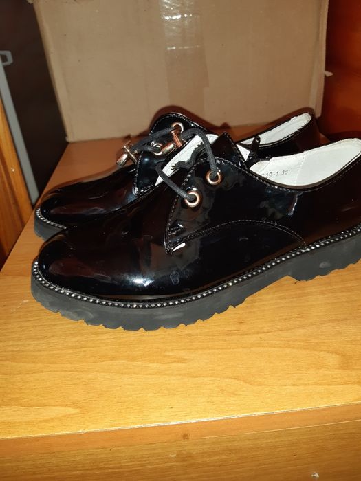 Босоніжки, туфлі