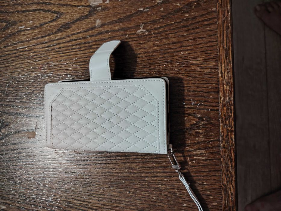 Nowe Etui iPhone 11 typu portfel.