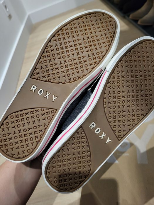 Ténis Roxy Novo Preto e Rosa