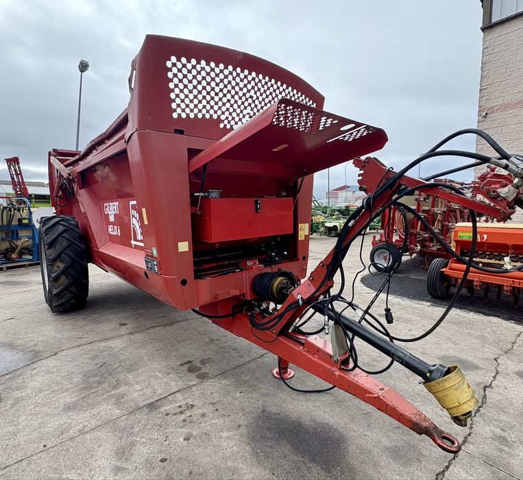 reboque espalhador de estrume