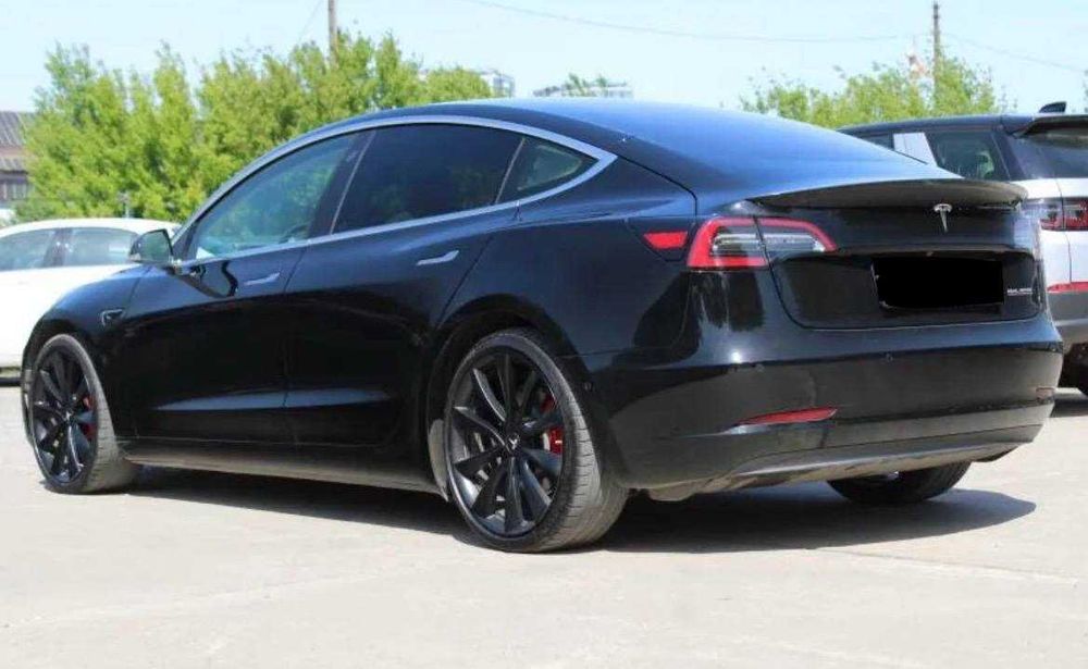 Продаж Tesla model 3 2019