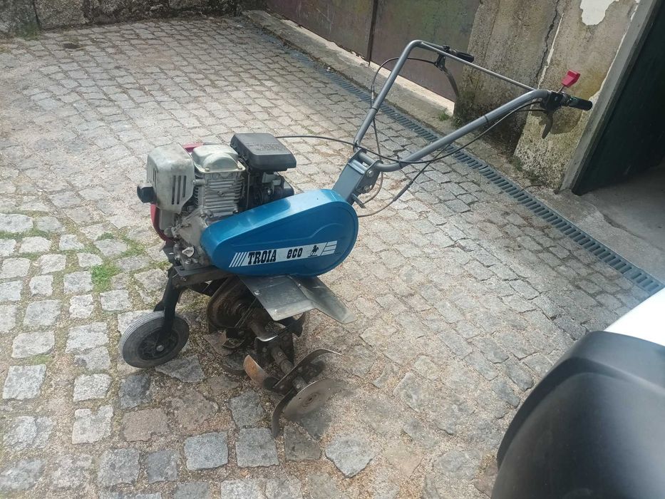 Motoenchada Troia com motor Honda 5 hp