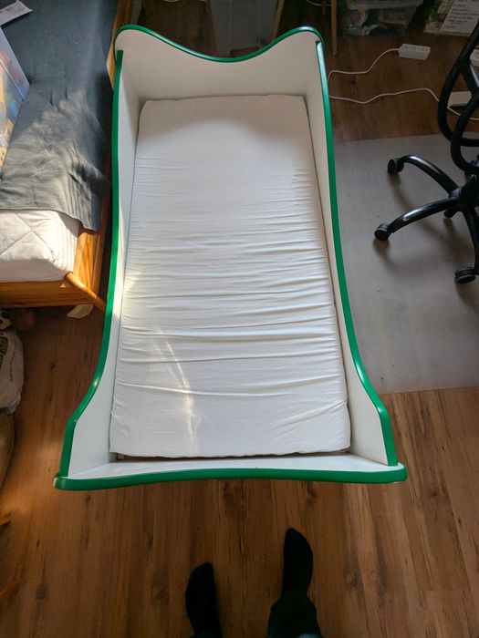 Łóżko dziecięce .