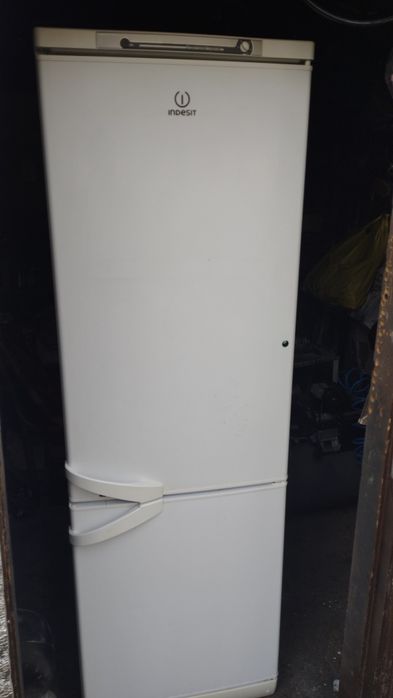 Холодильник "ІНДЕЗІТ"двокамерний