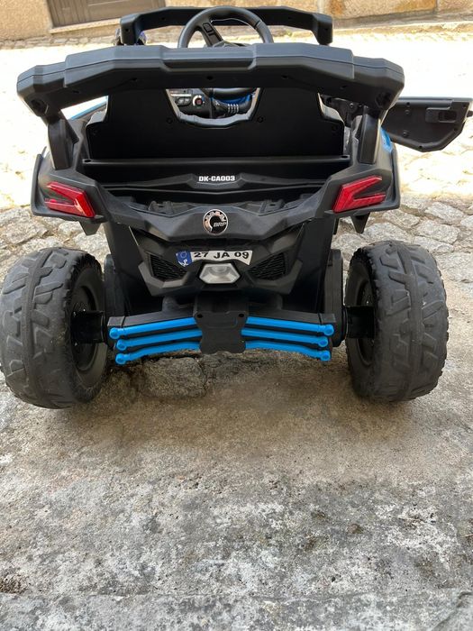 Carro infantil elétrico