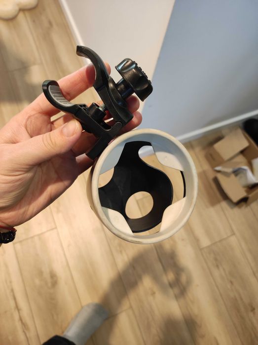 Trzymać kubka do wózka