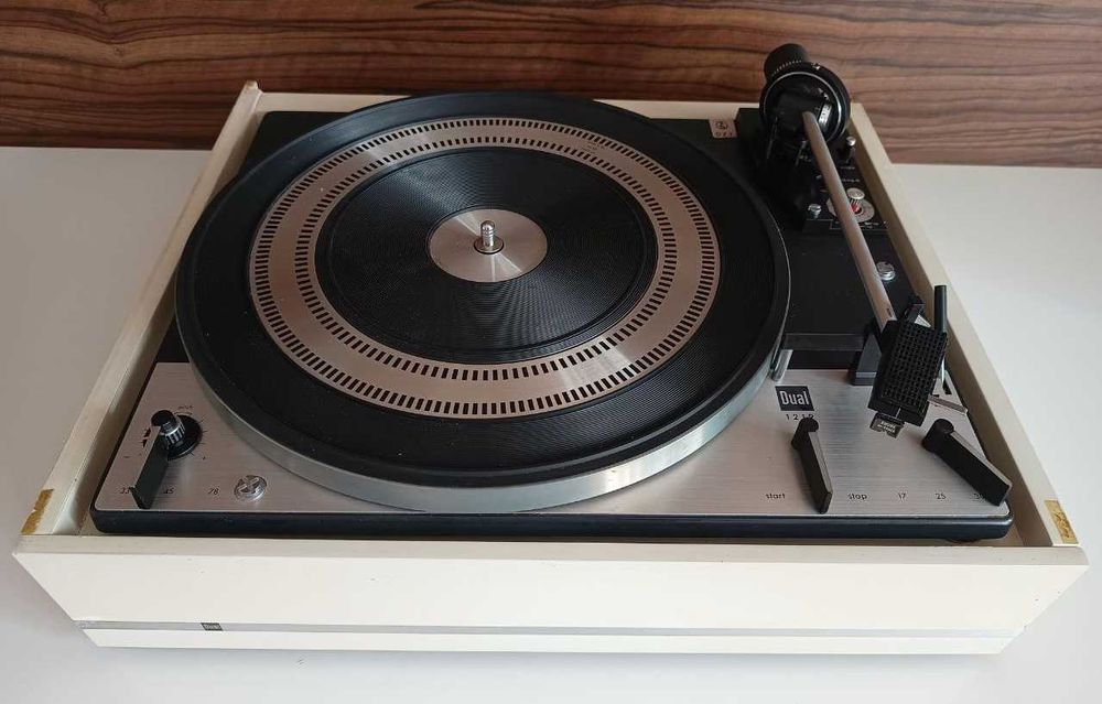 Програвач вінілу Dual