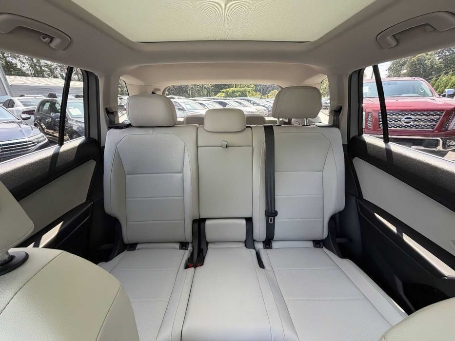Volkswagen Tiguan      2021
