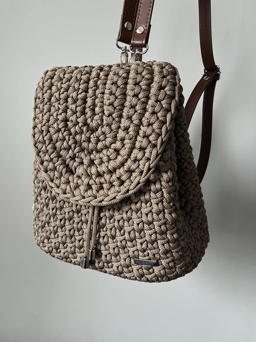 Mały plecak miejski, damski, handmade, na szydełku, ze sznurka