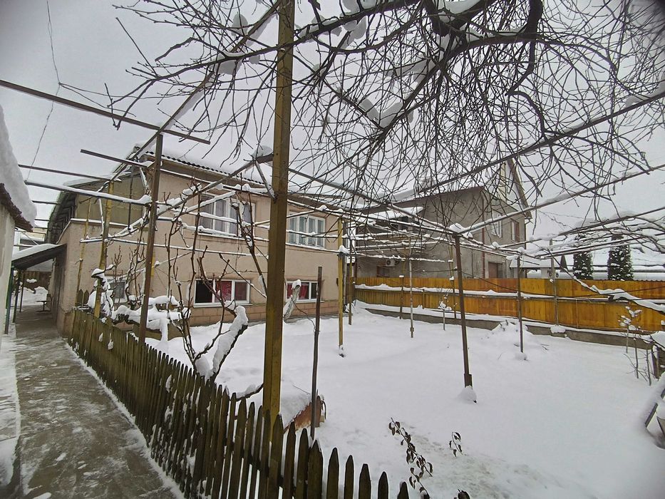 2 поверховий цегляний будинок 5 кімнат 150 кв.м. жилий стан 4 сотки