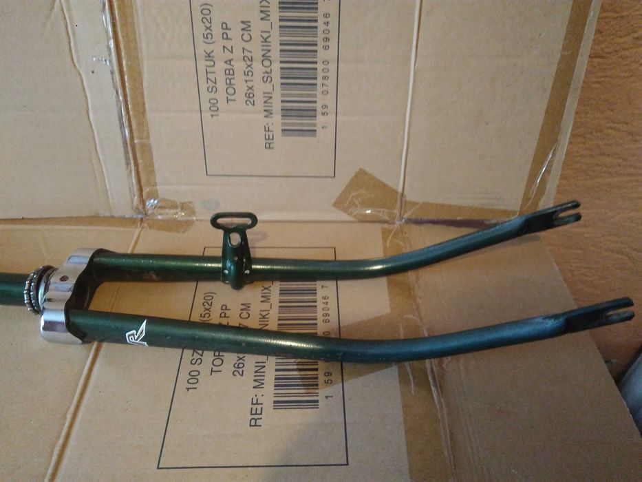 Markowy widelec Raleigh 1 cal, koło 28 cali, dynamo, nakrętki, łożyska