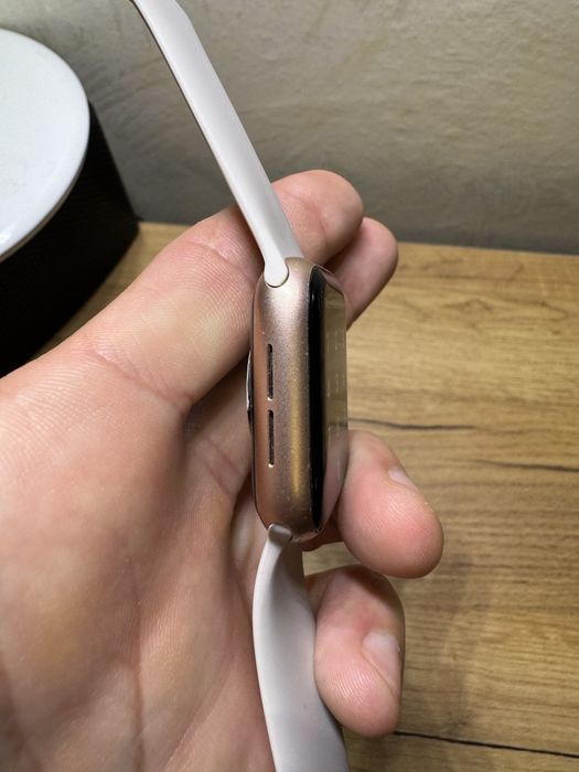 Apple Watch 5 40 mm акб 97% гарний  стан