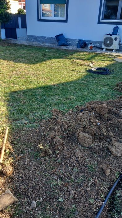 Limpeza de terrenos ,construção e manutenção de jardins