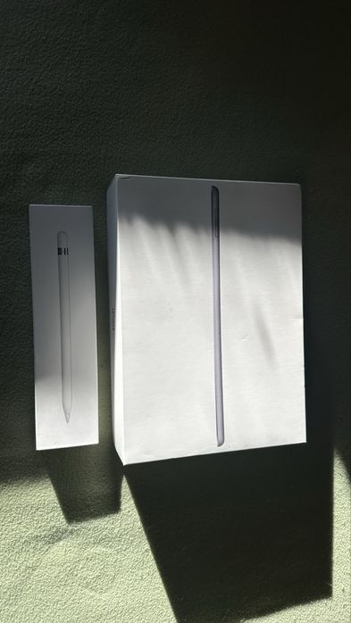 iPad 6th Gen - 128GB (Wifi) c/acessórios