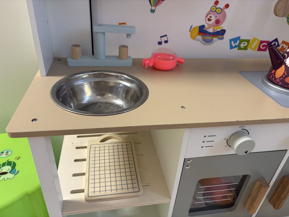 Дитяча деревʼяна кухня