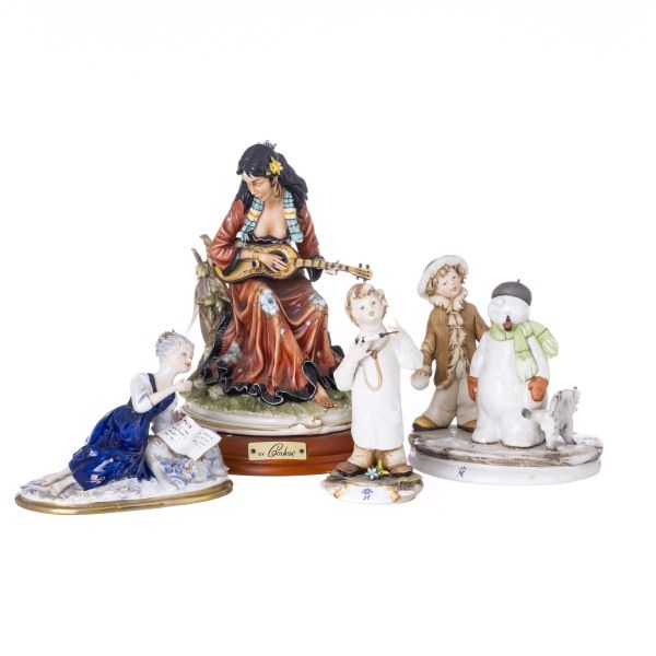 Porcelana - Três esculturas e grupo escultórico - Capodimonte