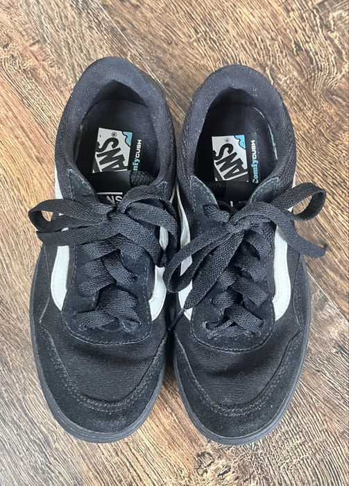 Чорні кросівки Vans із білою смужкою