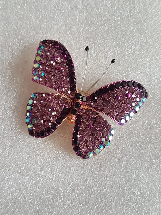 Брошка метелик з камінчиків