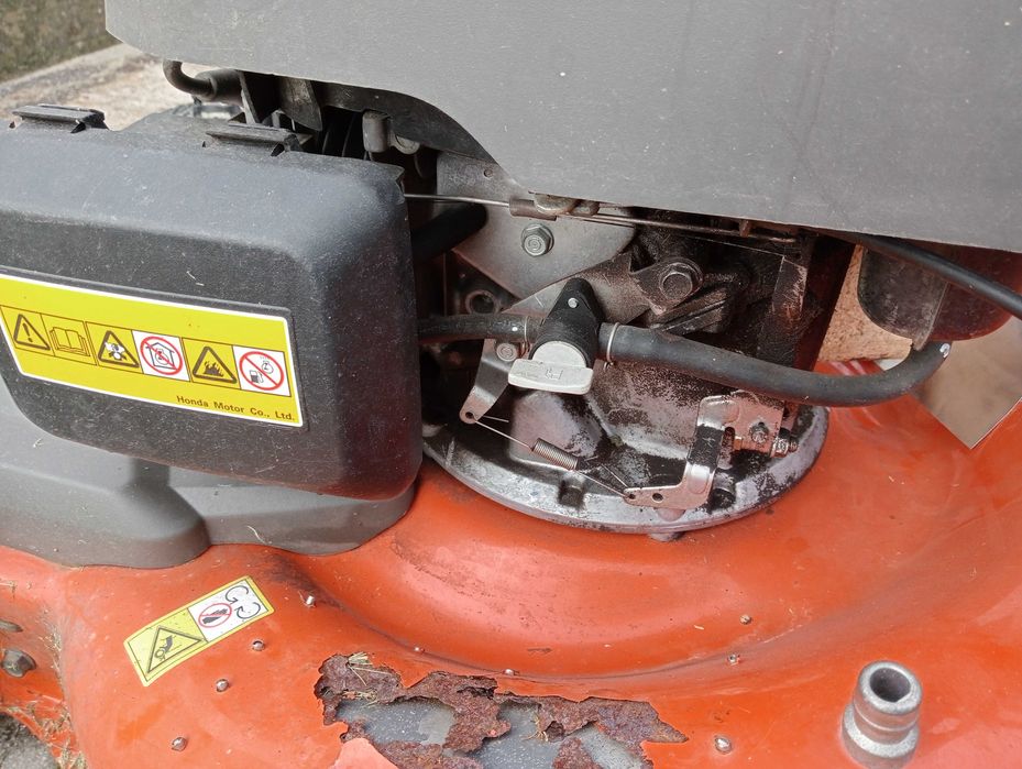 Máquina de cortar relva