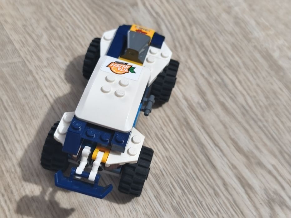 LEGO City 60218 Pustynna wyścigówka,