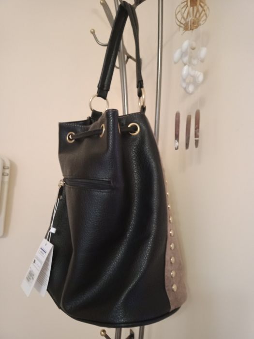 Nowa torebka, modny fason.