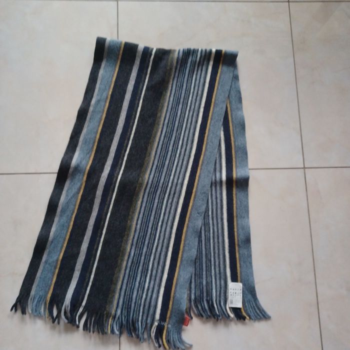 Szalik HUGO BOSS 100% merino wool 35-135 cm