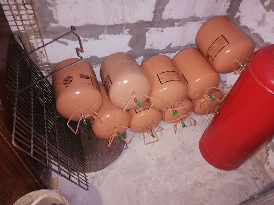 Балон з фреону.   .