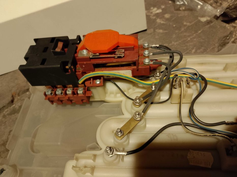 Elektryczny przepływowy podgrzewacz wody ufesa