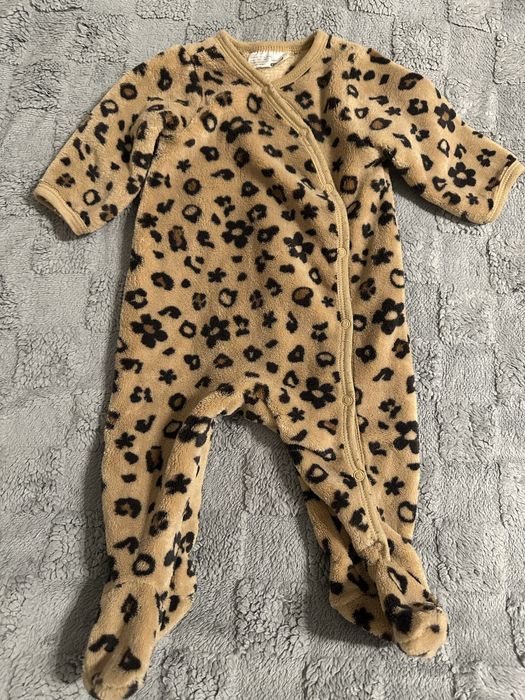 polarowy pajacyk r. 62