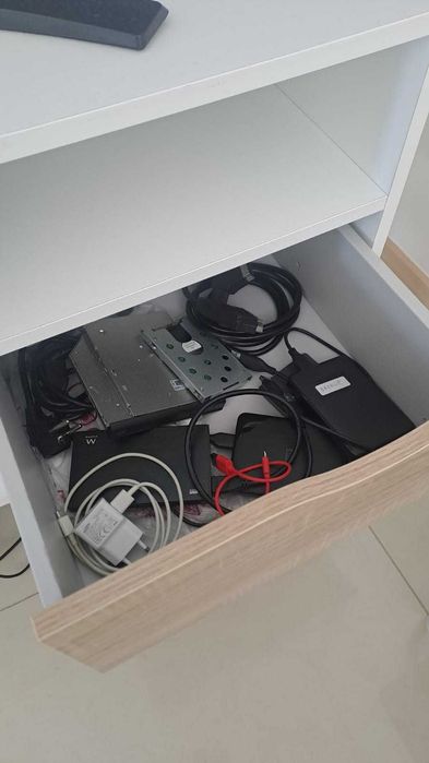 Móvel para sala com gavetas