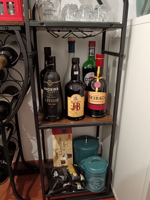 Garrafeira Resistente