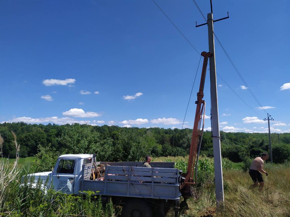 Послуги маніпулятора, встановлення з/б опор буріння ям під фундамент