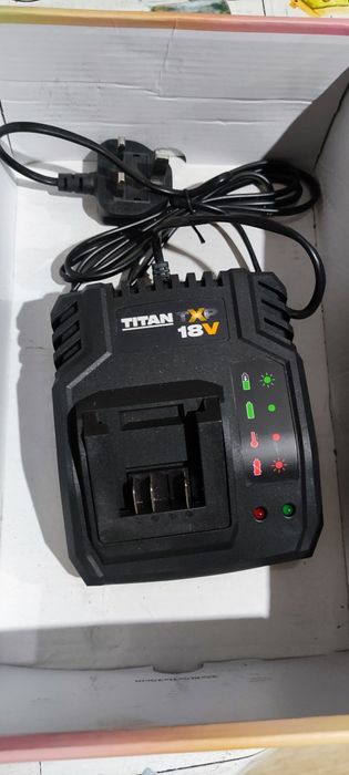 Ładowarka sieciowa Titan