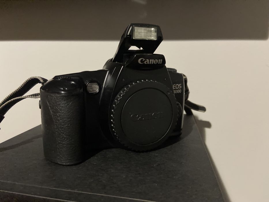 Canon EOS 3000.64332087058051120