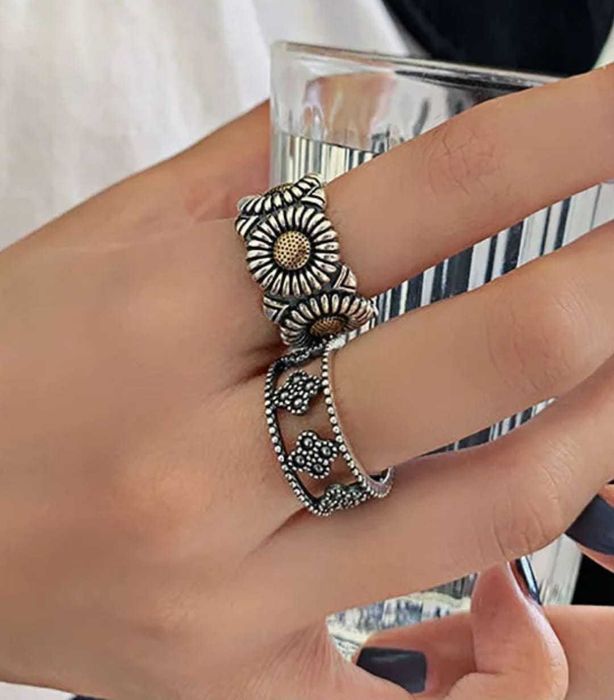 Anéis lindíssimos em prata NOVOS