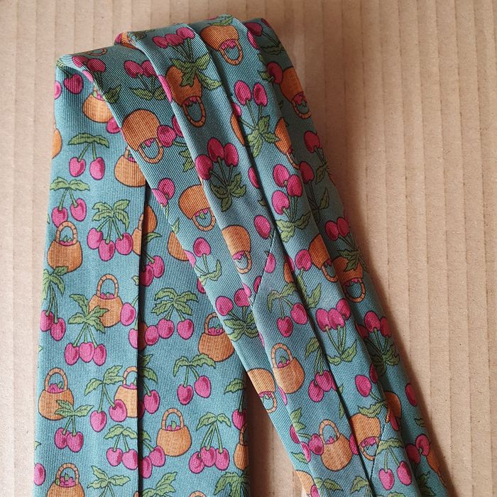 Krawat męski czereśnie jedwab (k-9)