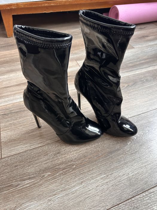 Ботильйони з лакованої шкіри на підборах dolce&gabana