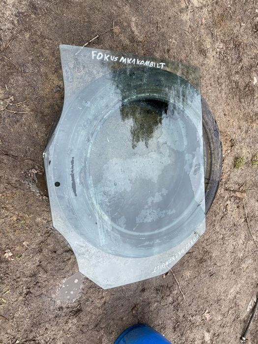 Ford Focus kombi mk1 szyba z drzwi lewa lewy tyl tylna