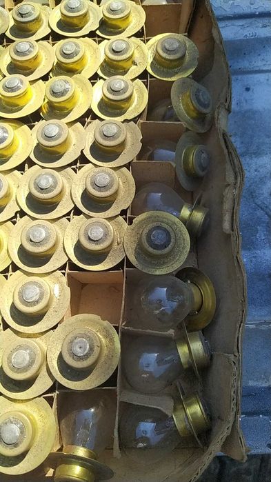 Лампы накаливания 12v 40w. новые. подойдут в инкубатор.