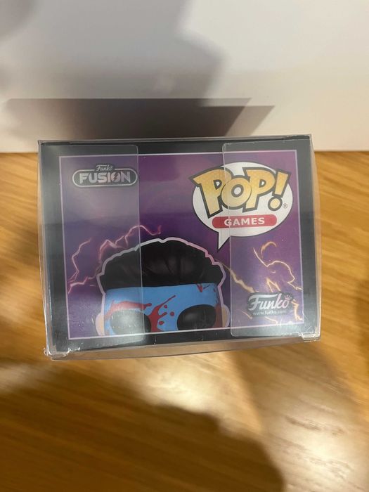 Vendo Funko POP! - Invincible Chase #1098 (Funko Fusion) novo e com a caixa danificada