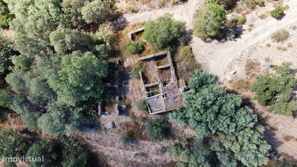Ruína com Terreno nos Besteirinhos - Refúgio Natural em Salir — Salir, Faro