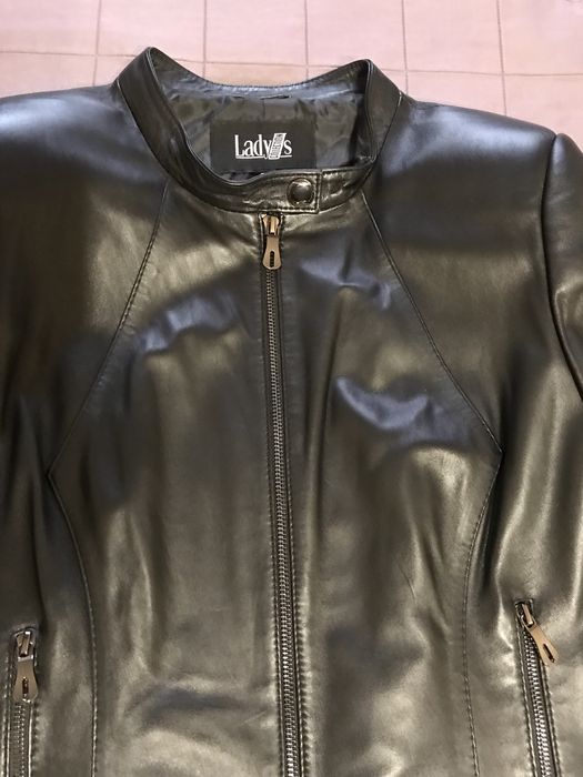 Продам женскую  кожаную куртку