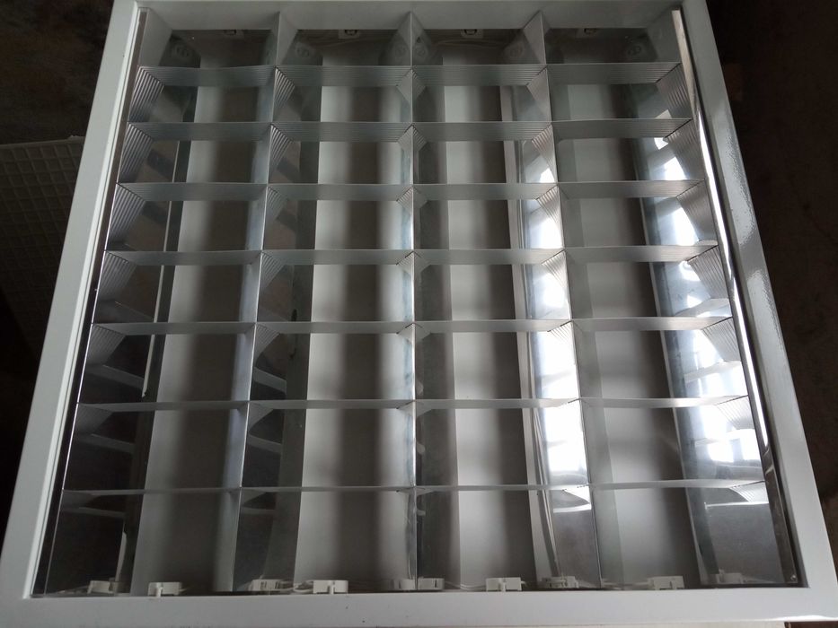 Lampa biurowa wpuszczana