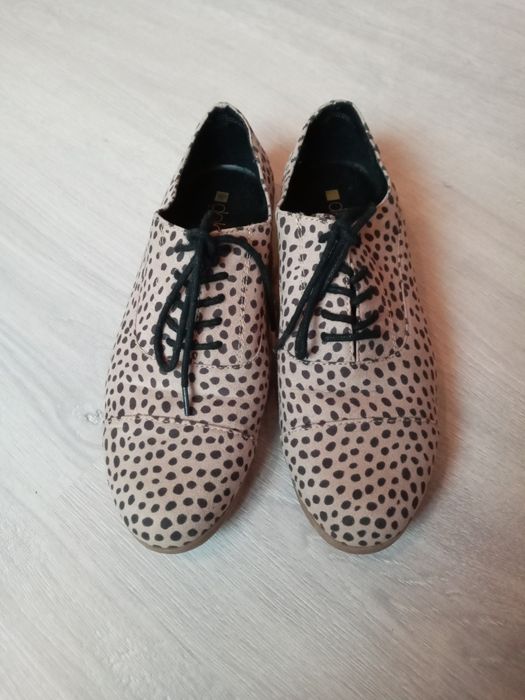 Туфлі, лофери, кросовки