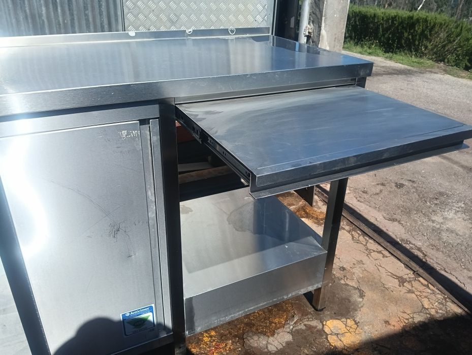 Banca de inox com pio e mesa extensível