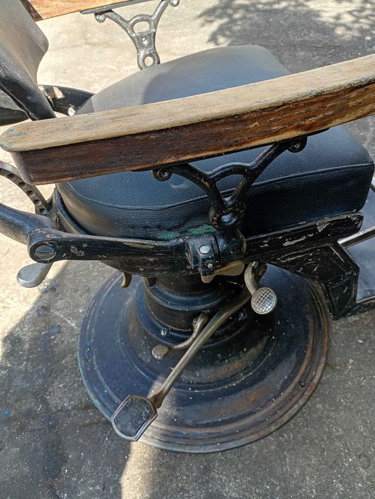 Sprzedam zabytkowy fotel dentystyczny z 1920 roku